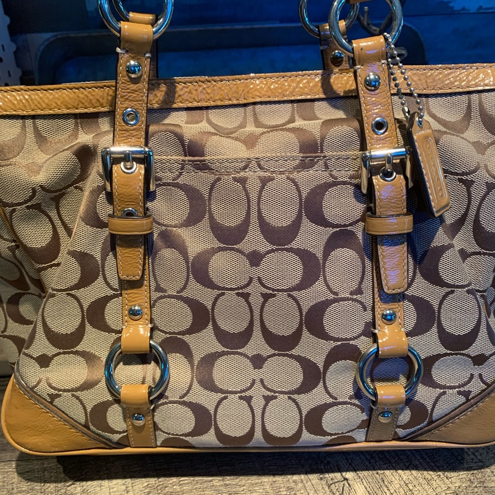 Excellent condition coach bag!!! - Picture 2 of 14